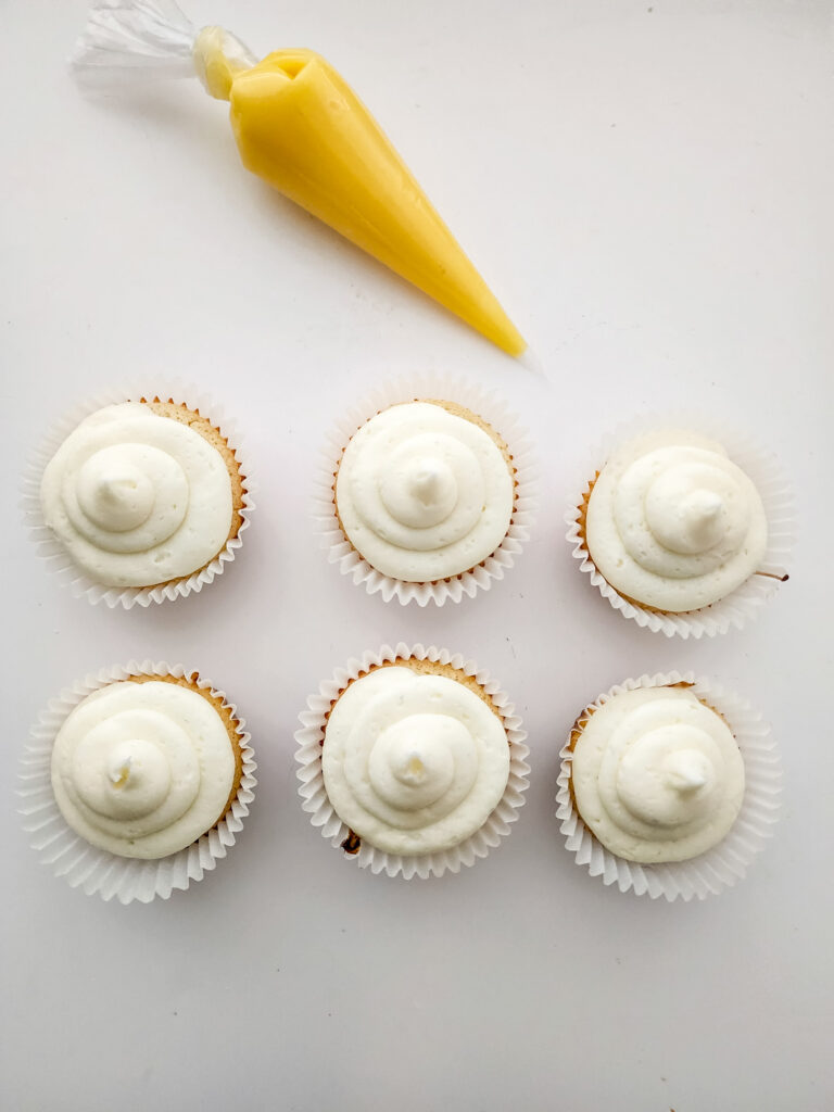 lemon cupcakes with lemon curd