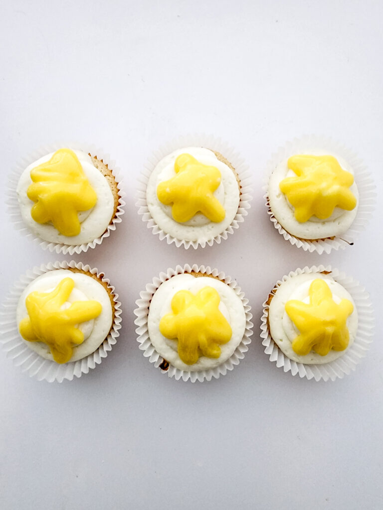 lemon cupcakes with lemon curd