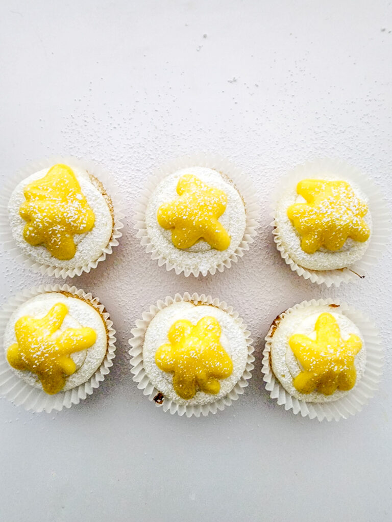 lemon cupcakes with lemon curd